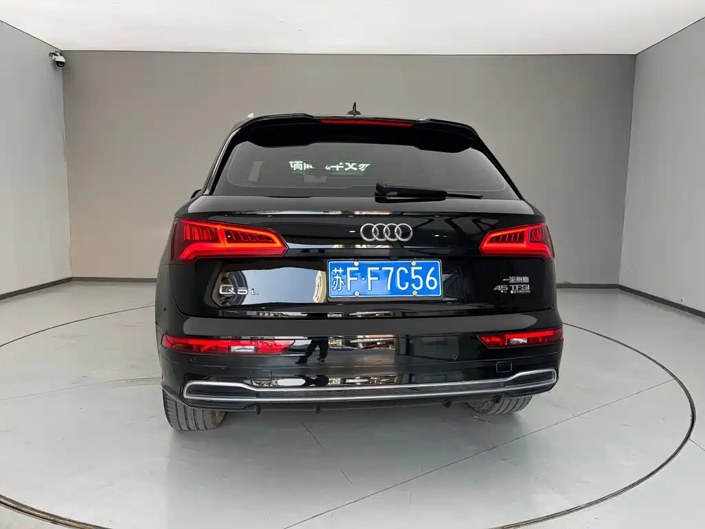 Audi Q5L — фото 5