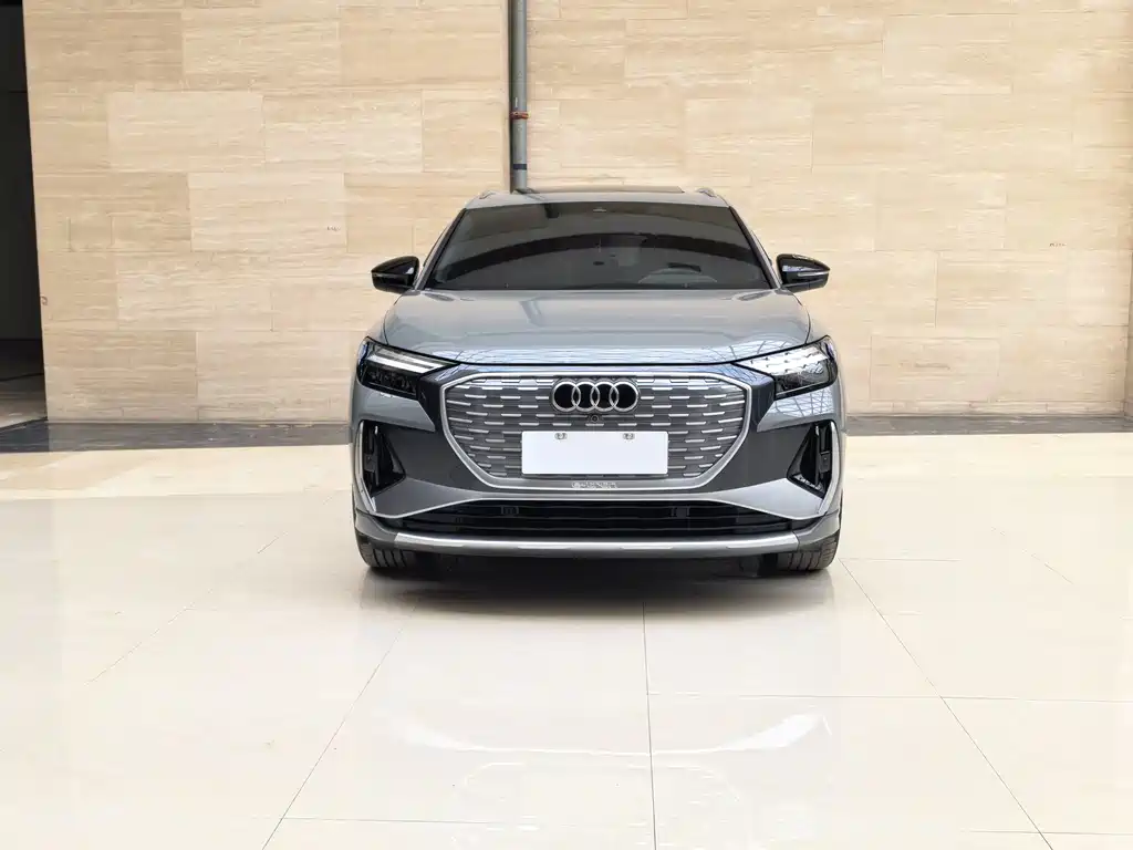 Audi Q4 e-tron — фото 2