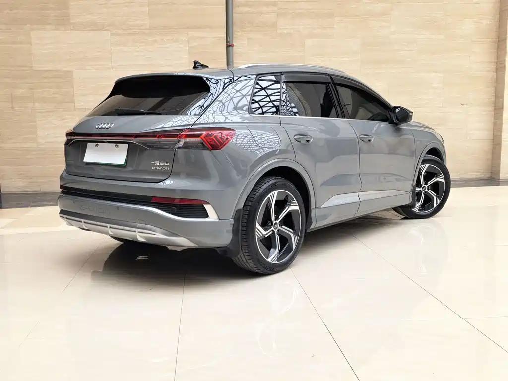 Audi Q4 e-tron — фото 3