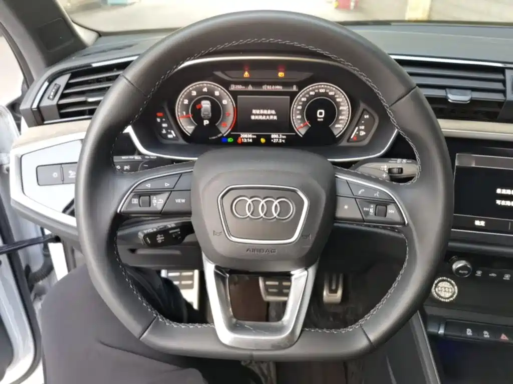 Audi Q3 — фото 11