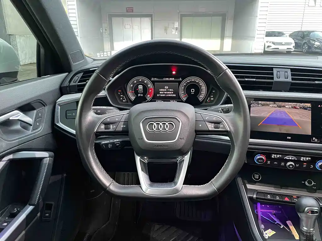 Audi Q3 — фото 10