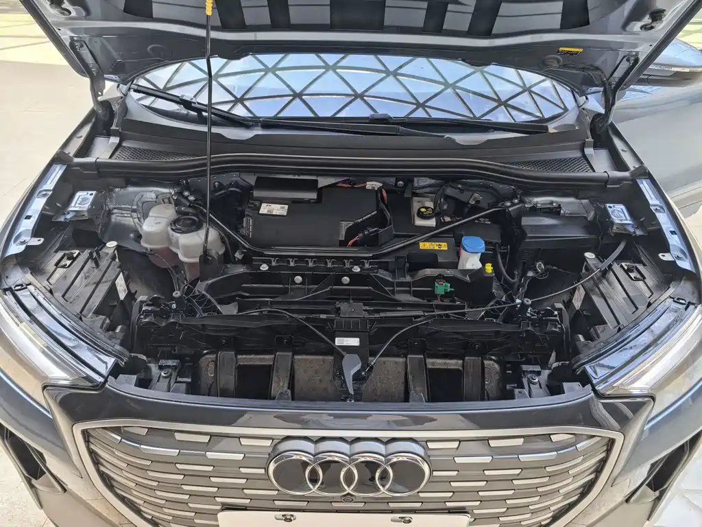 Audi Q4 e-tron — фото 11