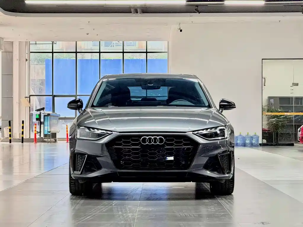 Audi A4L — фото 2