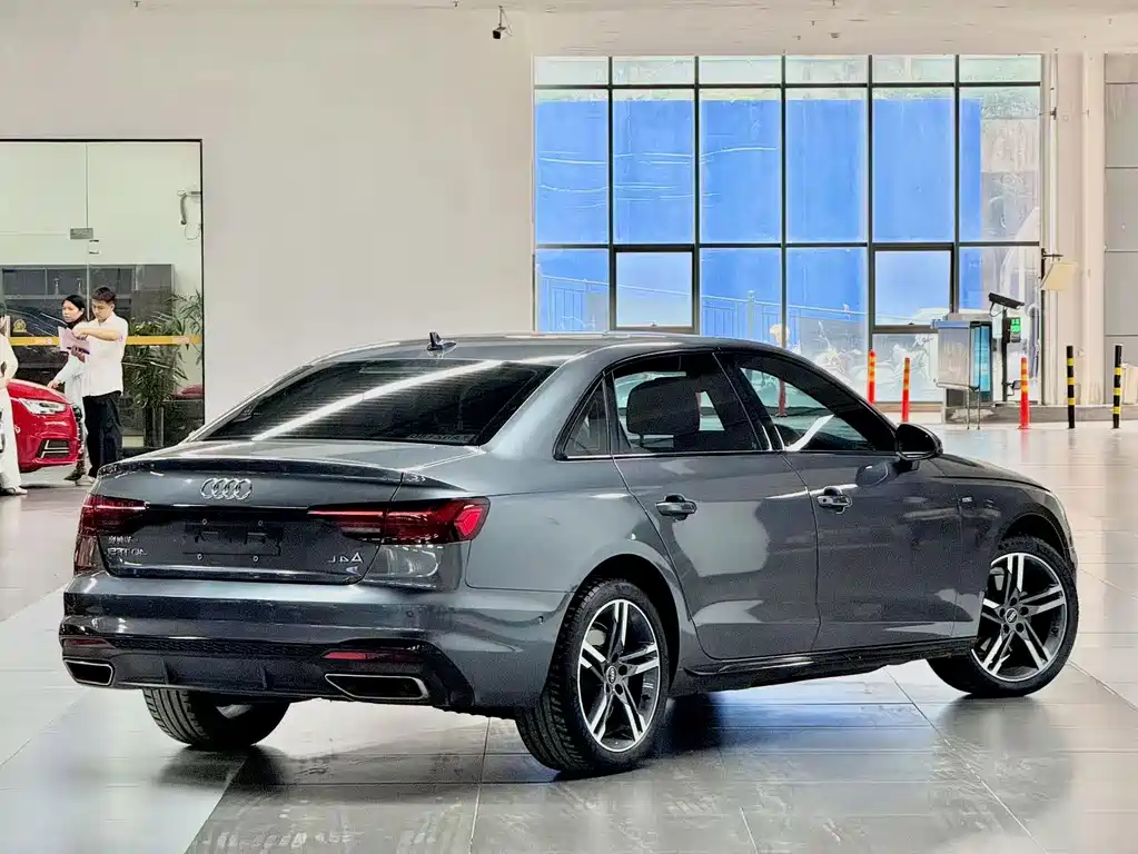 Audi A4L — фото 9