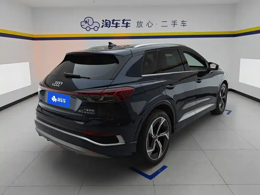 Audi Q4 e-tron — фото 3