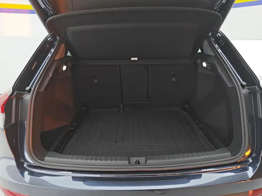 Audi Q4 e-tron — фото 4