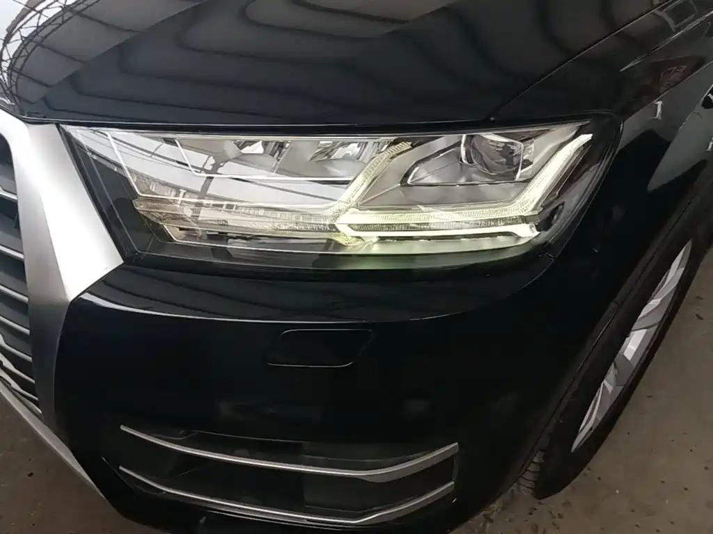Audi Q7 — фото 24