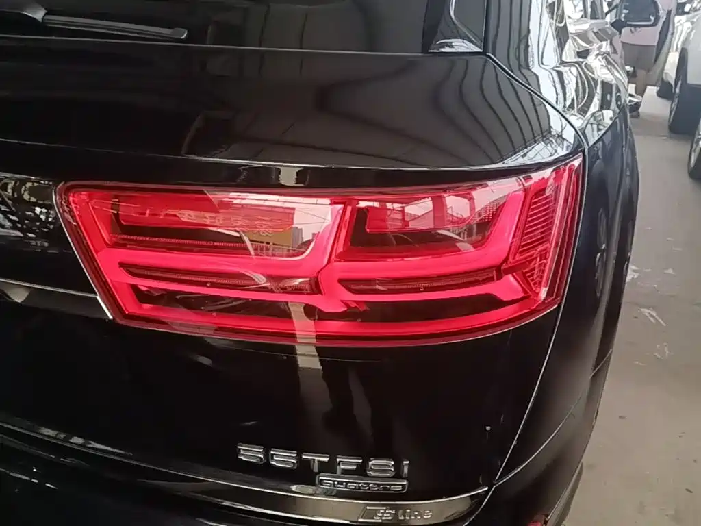 Audi Q7 — фото 8