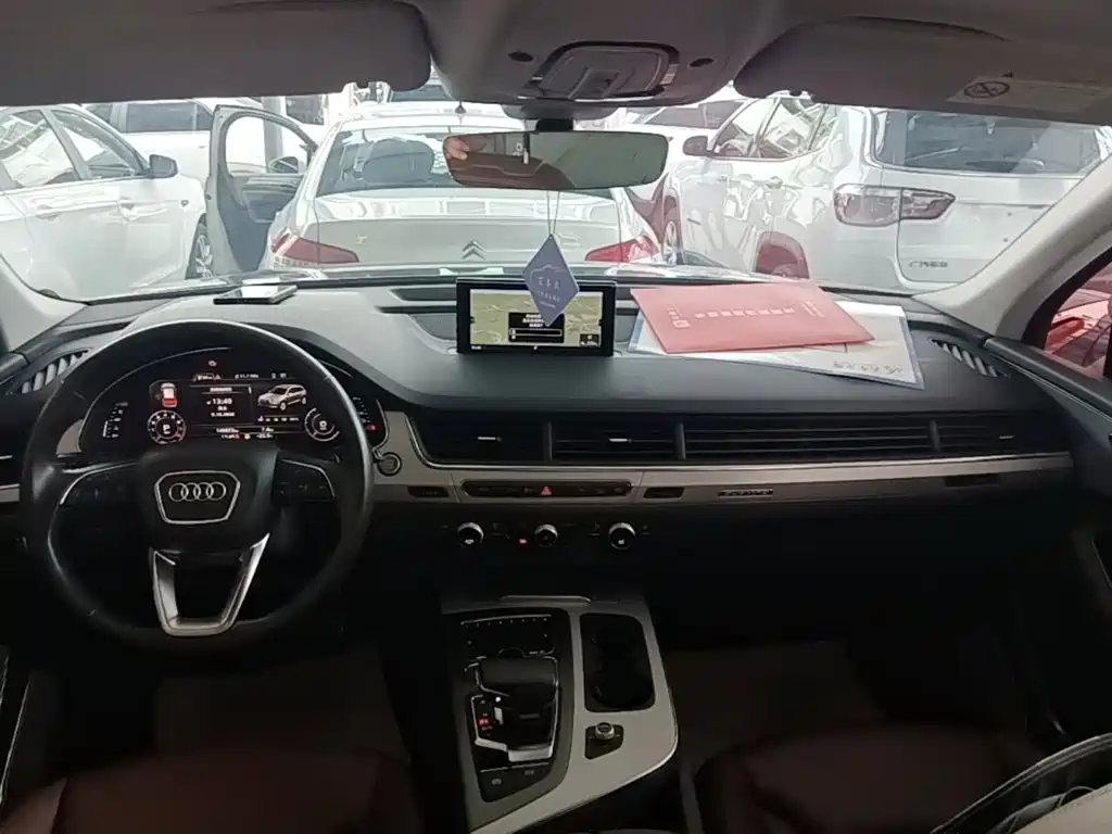 Audi Q7 — фото 10