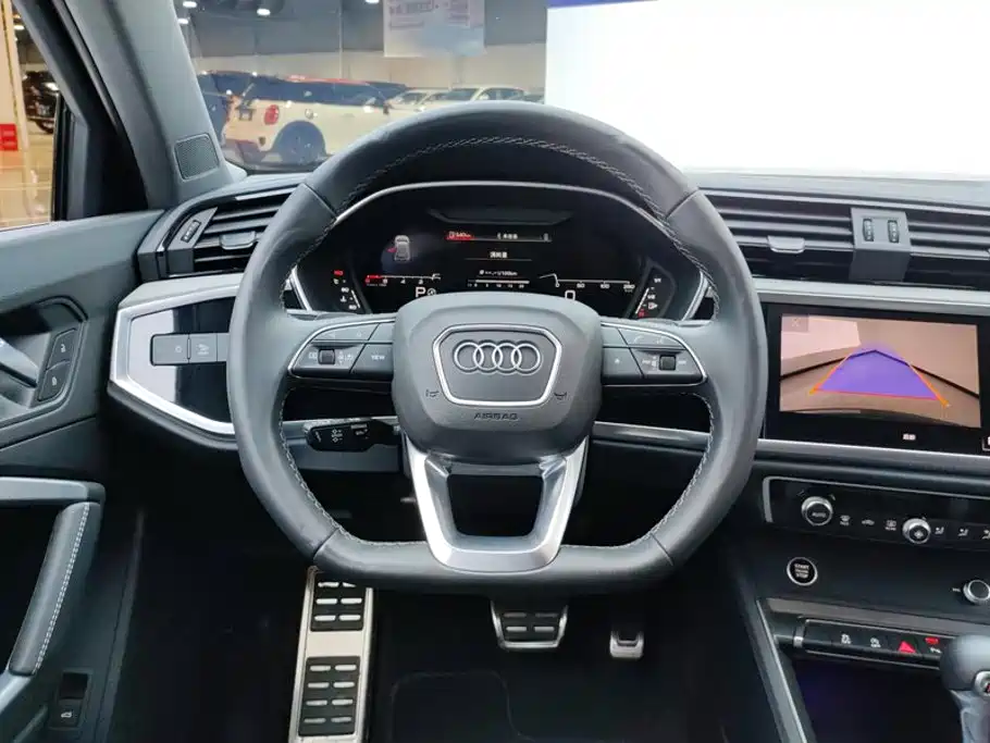 Audi Q3 — фото 15