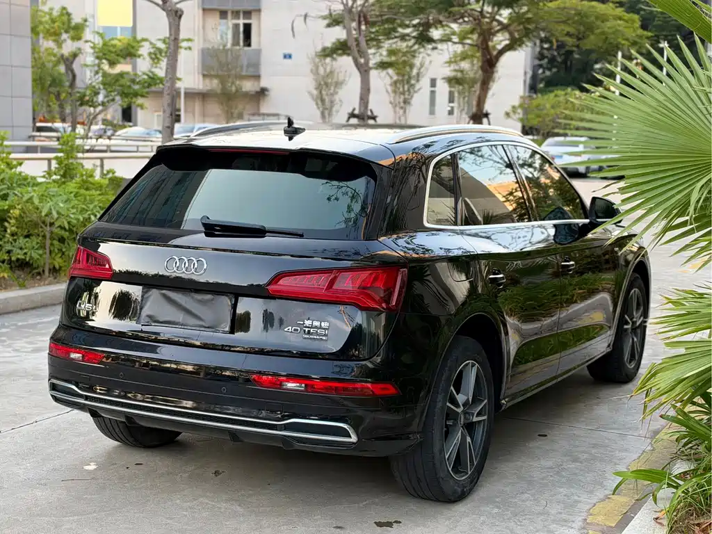 Audi Q5L — фото 5