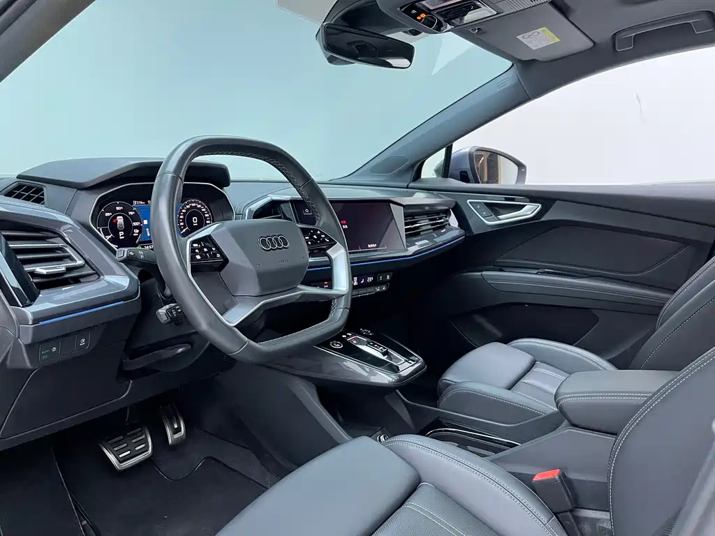 Audi Q4 e-tron — фото 4