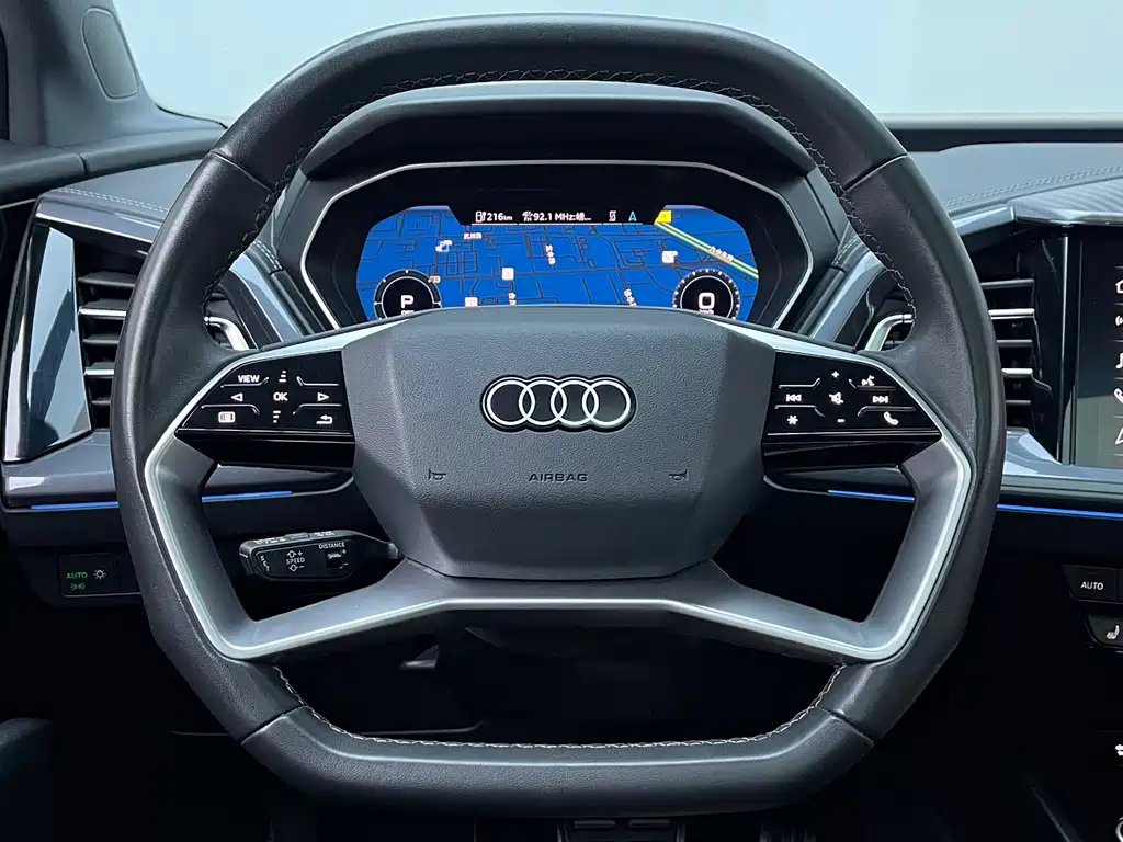 Audi Q4 e-tron — фото 10