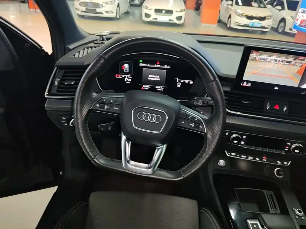 Audi Q5L Sportback — фото 11