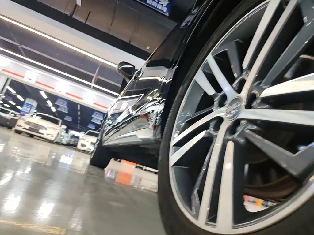 Audi Q5L Sportback — фото 22