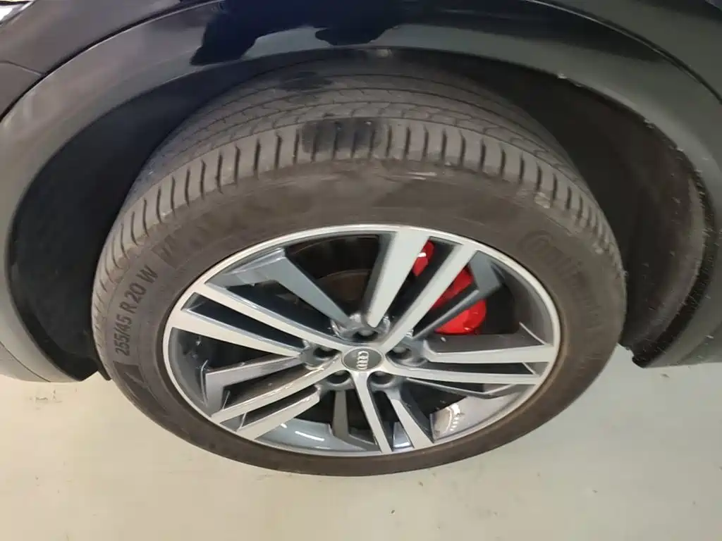 Audi Q5L Sportback — фото 23