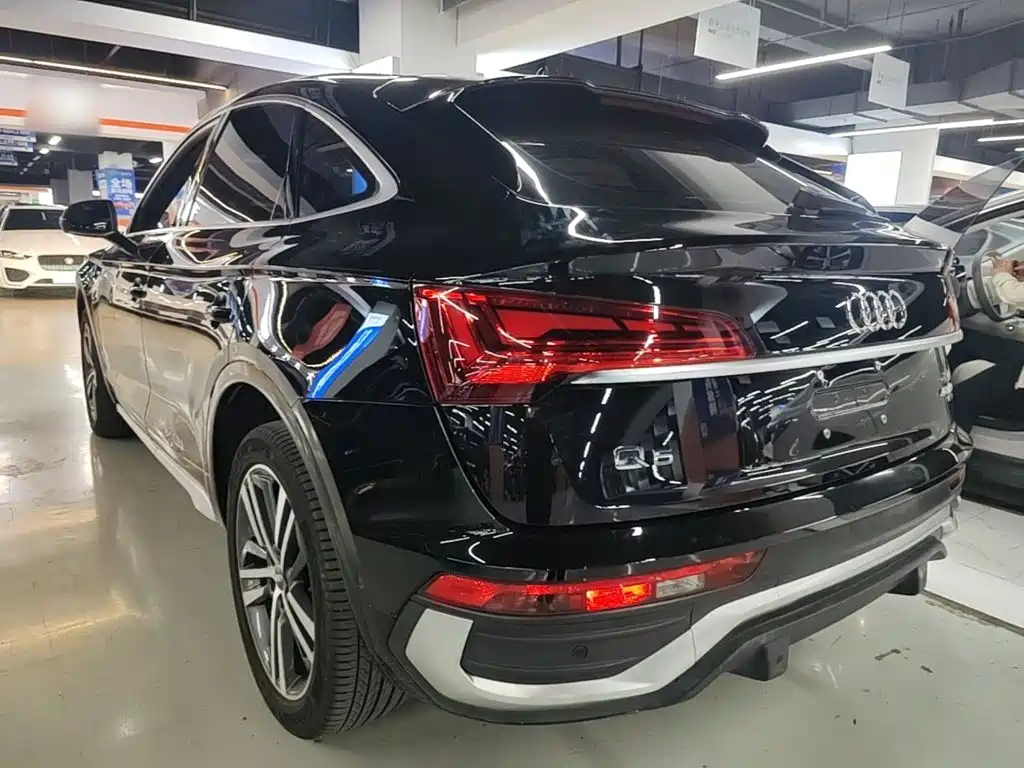 Audi Q5L Sportback — фото 5