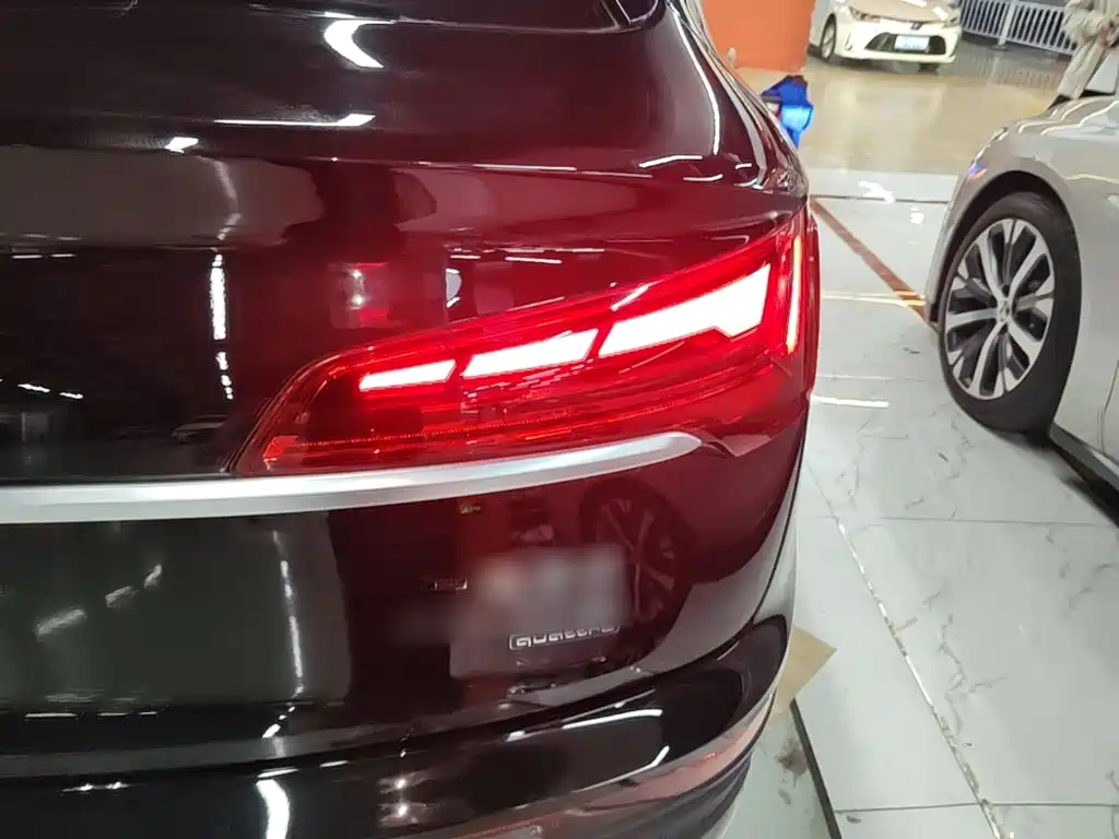 Audi Q5L Sportback — фото 8