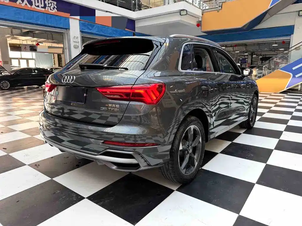 Audi Q3 — фото 18