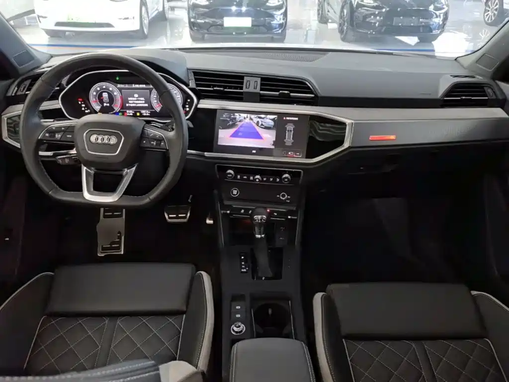 Audi Q3 — фото 10