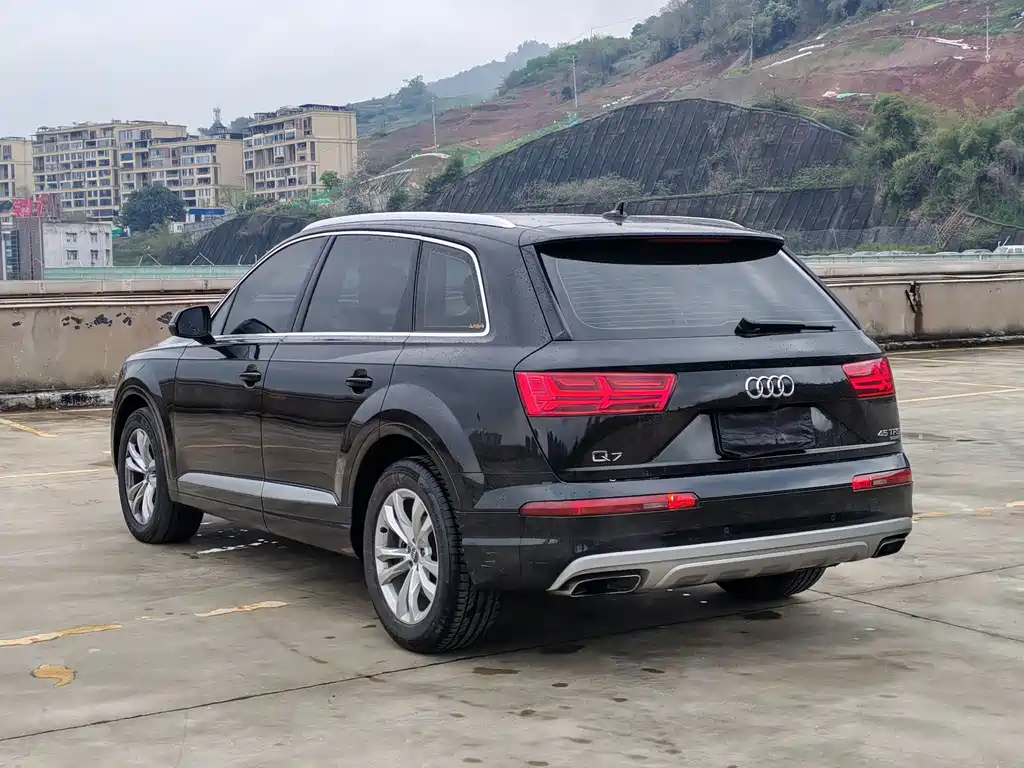 Audi Q7 — фото 4