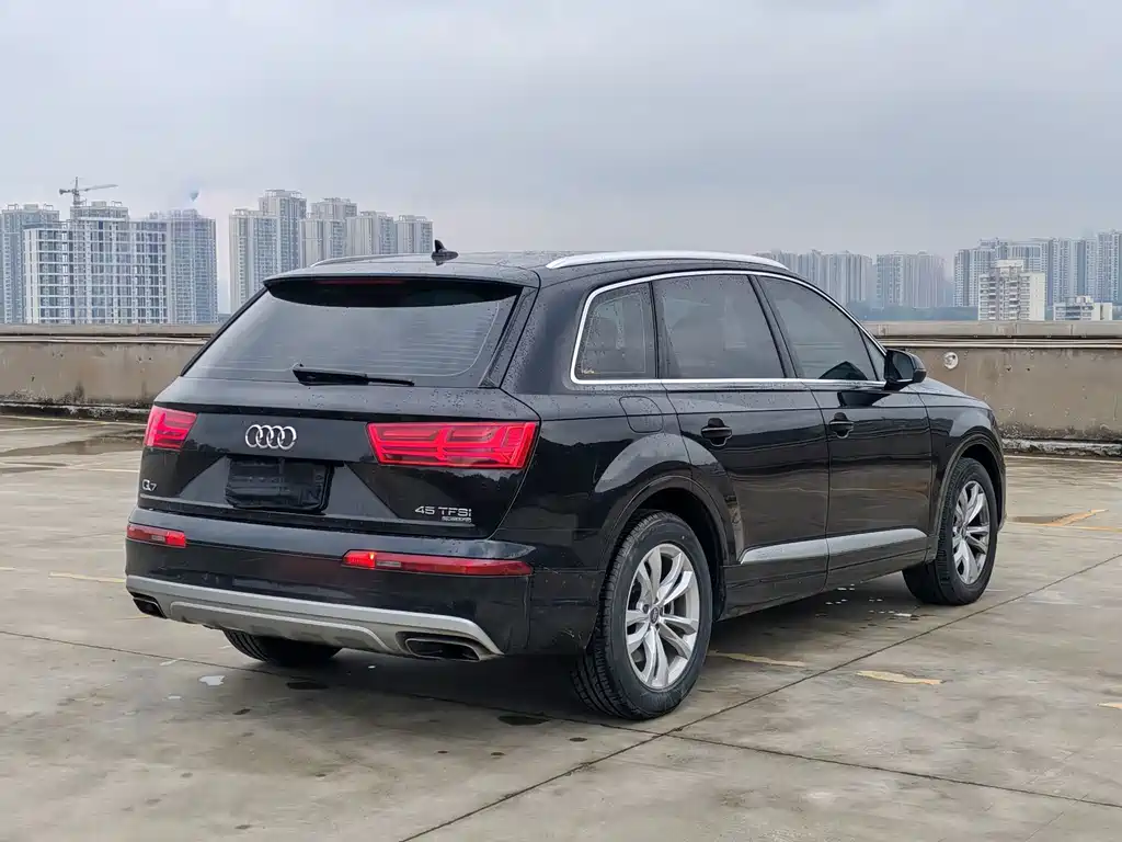 Audi Q7 — фото 6