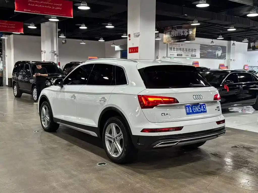Audi Q5L — фото 7
