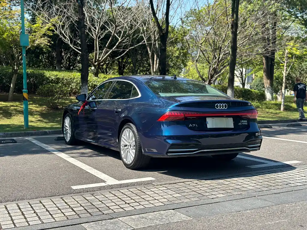 Audi A7L — фото 11