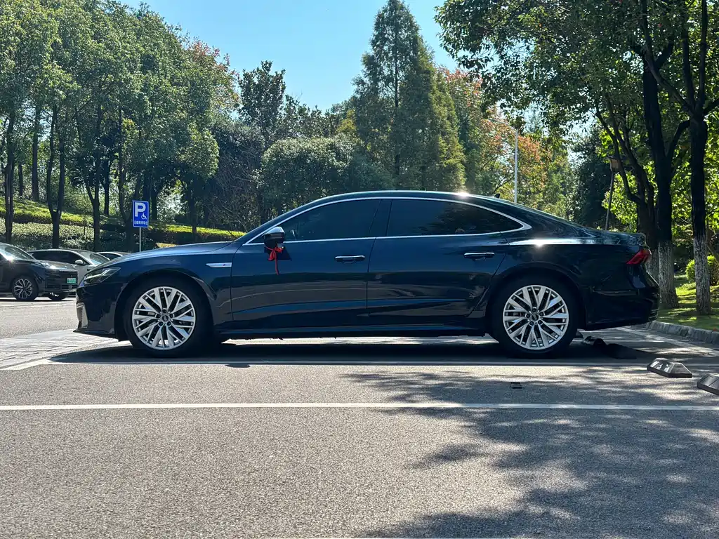 Audi A7L — фото 5