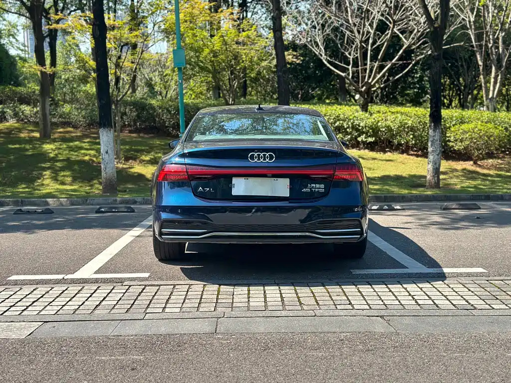Audi A7L — фото 10
