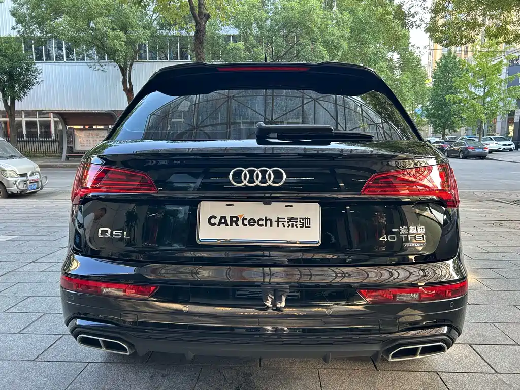 Audi Q5L — фото 13