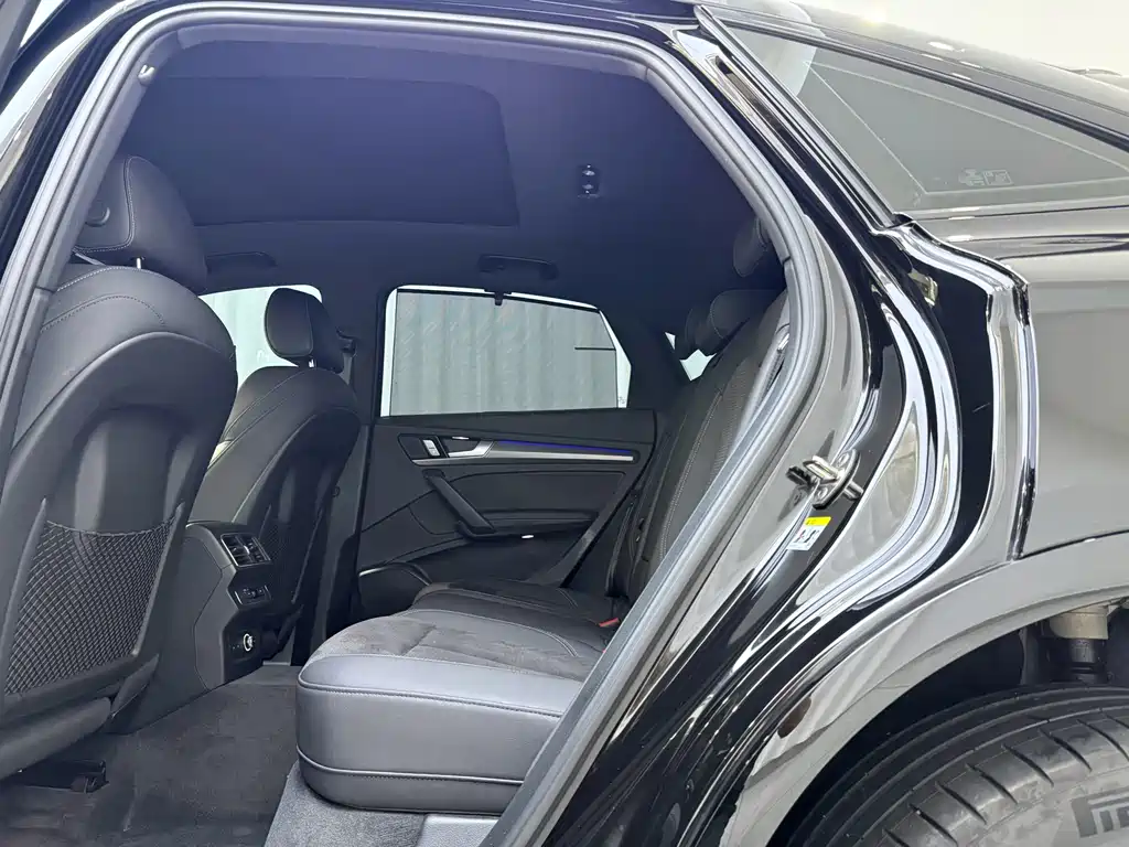 Audi Q5L Sportback — фото 5