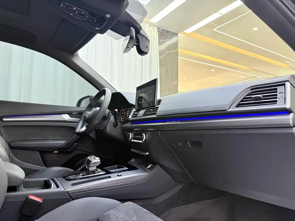 Audi Q5L Sportback — фото 7