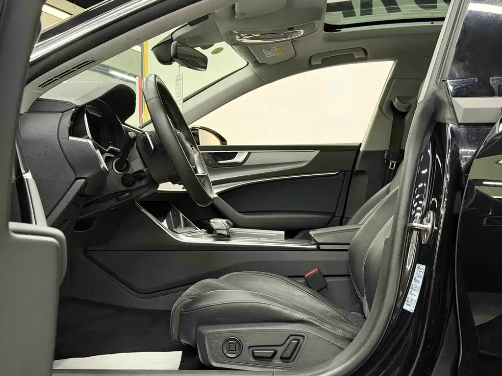 Audi A7L — фото 8