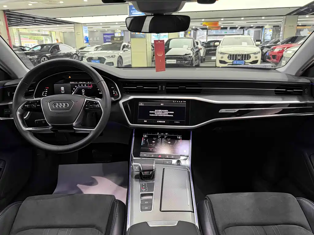 Audi A7L — фото 10