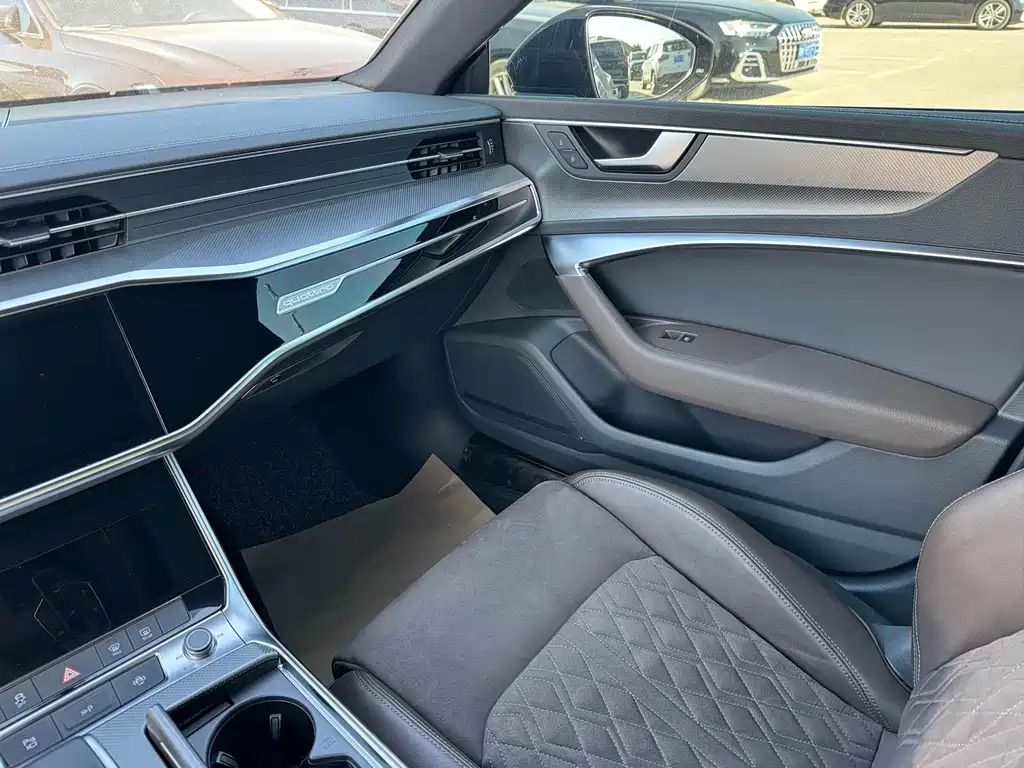 Audi A7L — фото 11