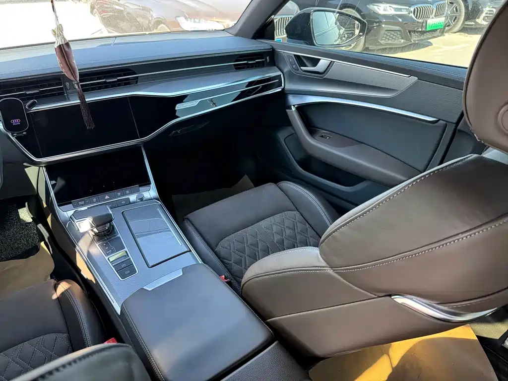 Audi A7L — фото 17