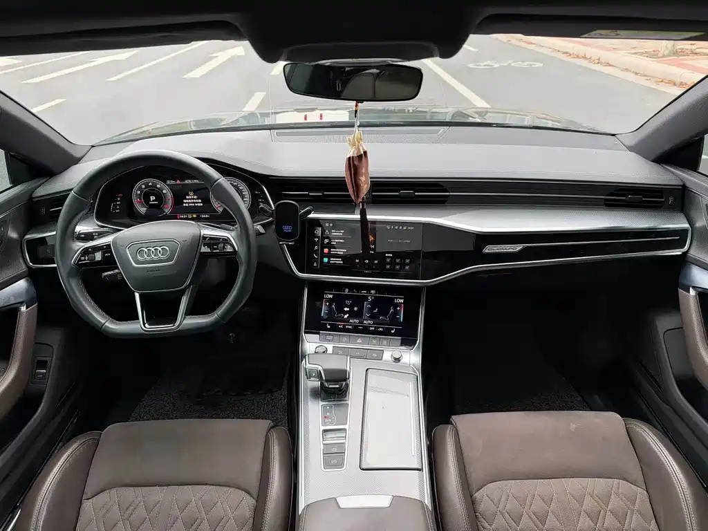 Audi A7L — фото 5