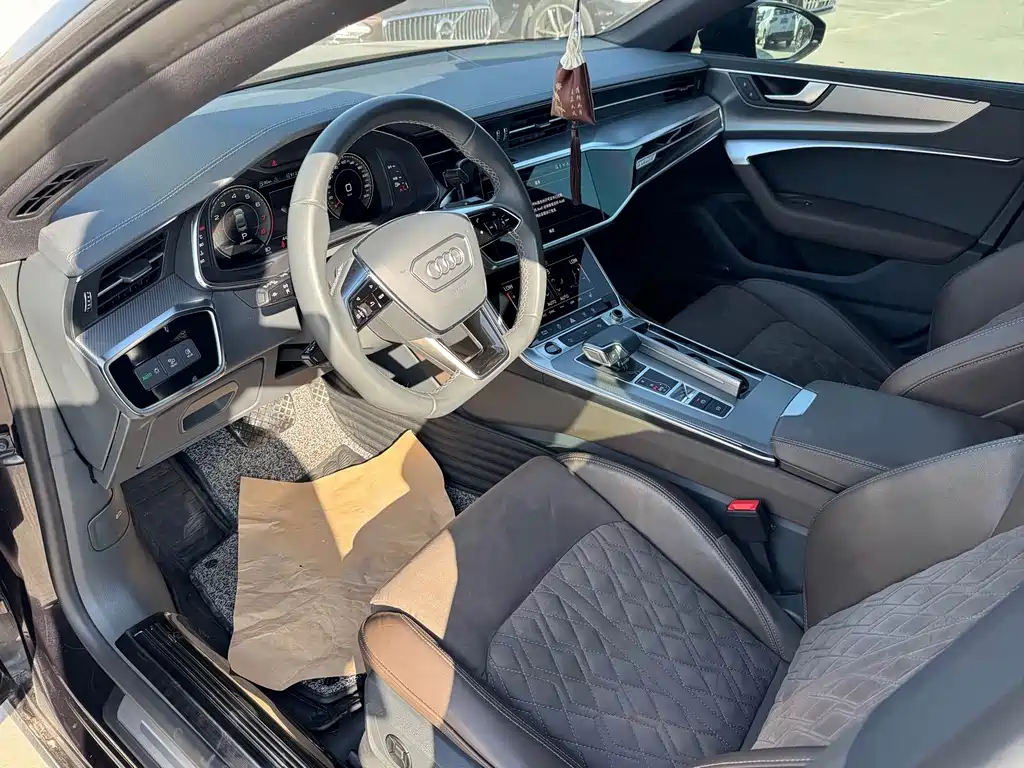 Audi A7L — фото 9