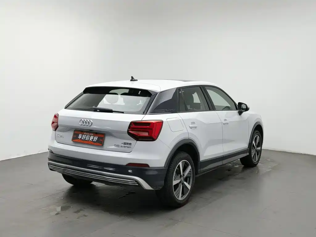 Audi Q2L e-tron — фото 2