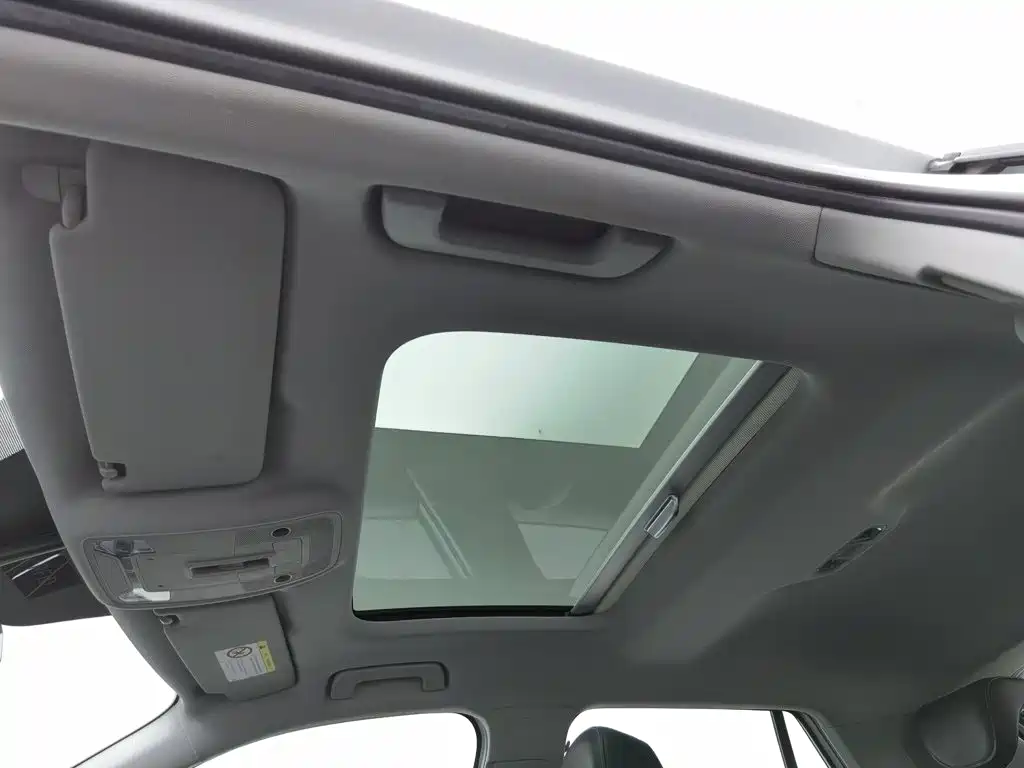 Audi Q2L e-tron — фото 14