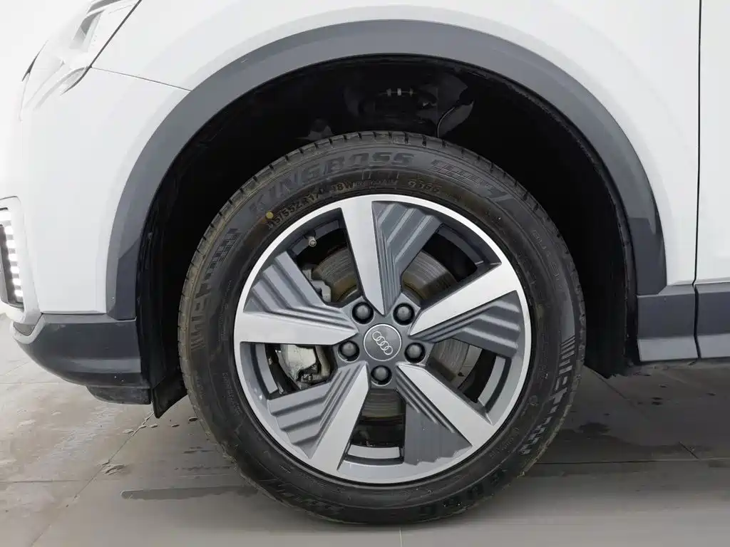 Audi Q2L e-tron — фото 17