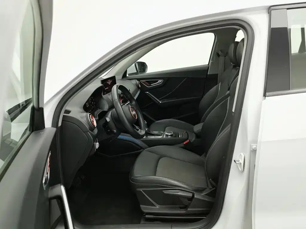 Audi Q2L e-tron — фото 10