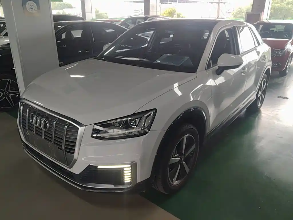 Audi Q2L e-tron — фото 2