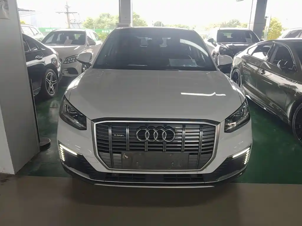 Audi Q2L e-tron — фото 3