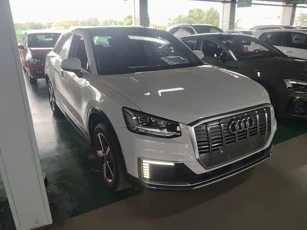 Audi Q2L e-tron — фото 4