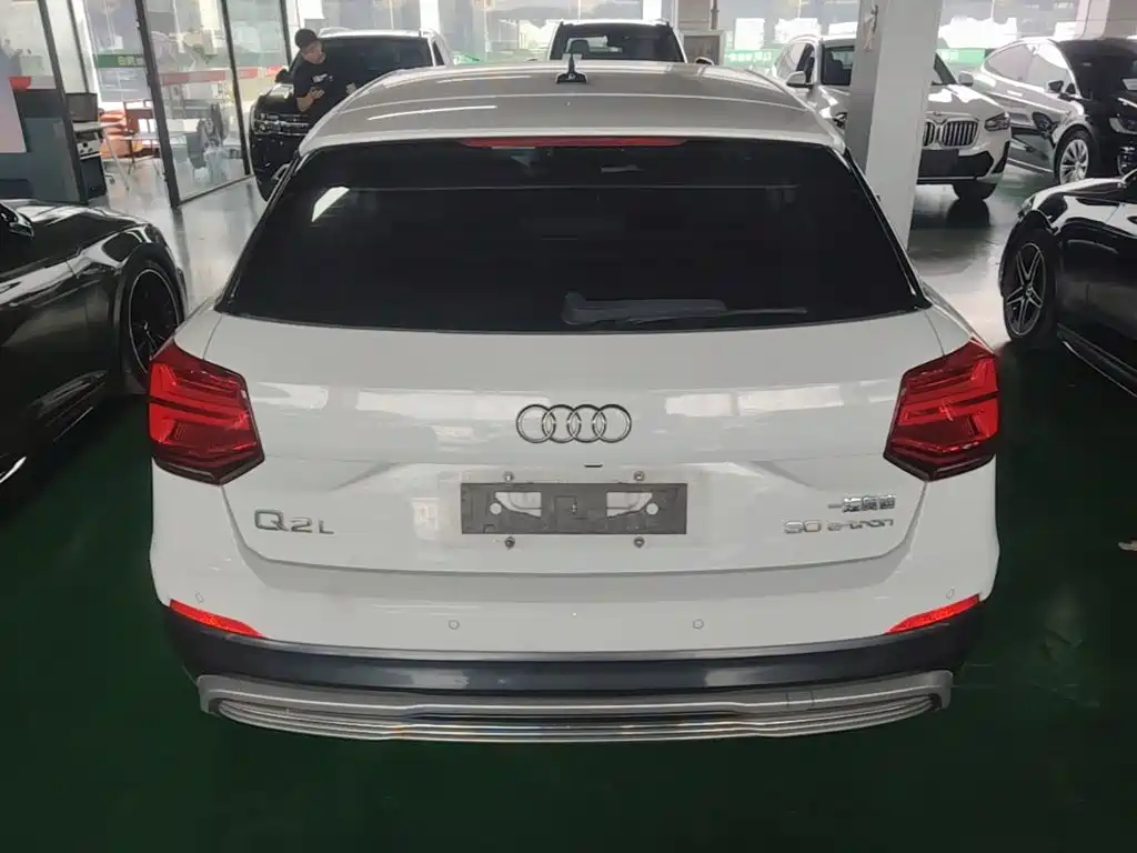 Audi Q2L e-tron — фото 6