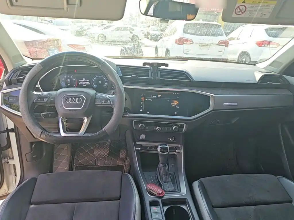 Audi Q3 — фото 10