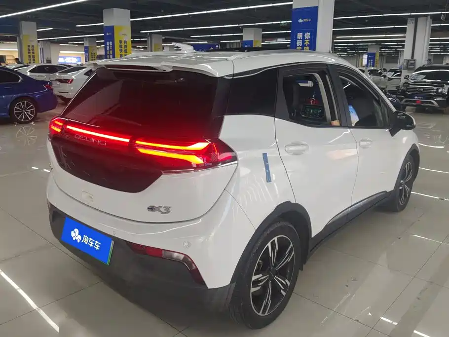 BAIC EX3 — фото 3