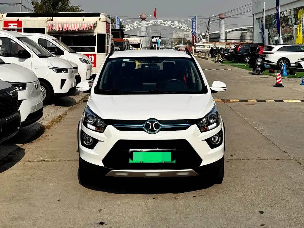 BAIC New Energy EX — фото 2